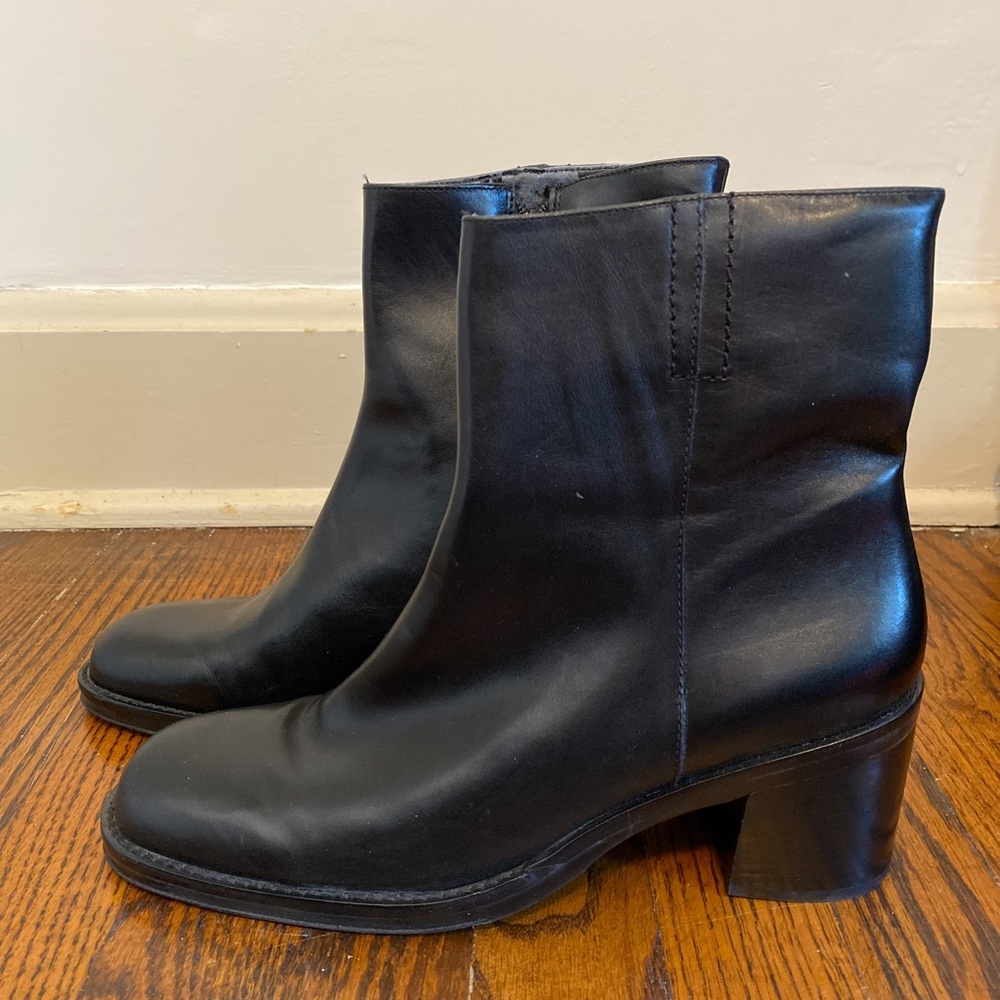 Banana Republic black leather heeled boot